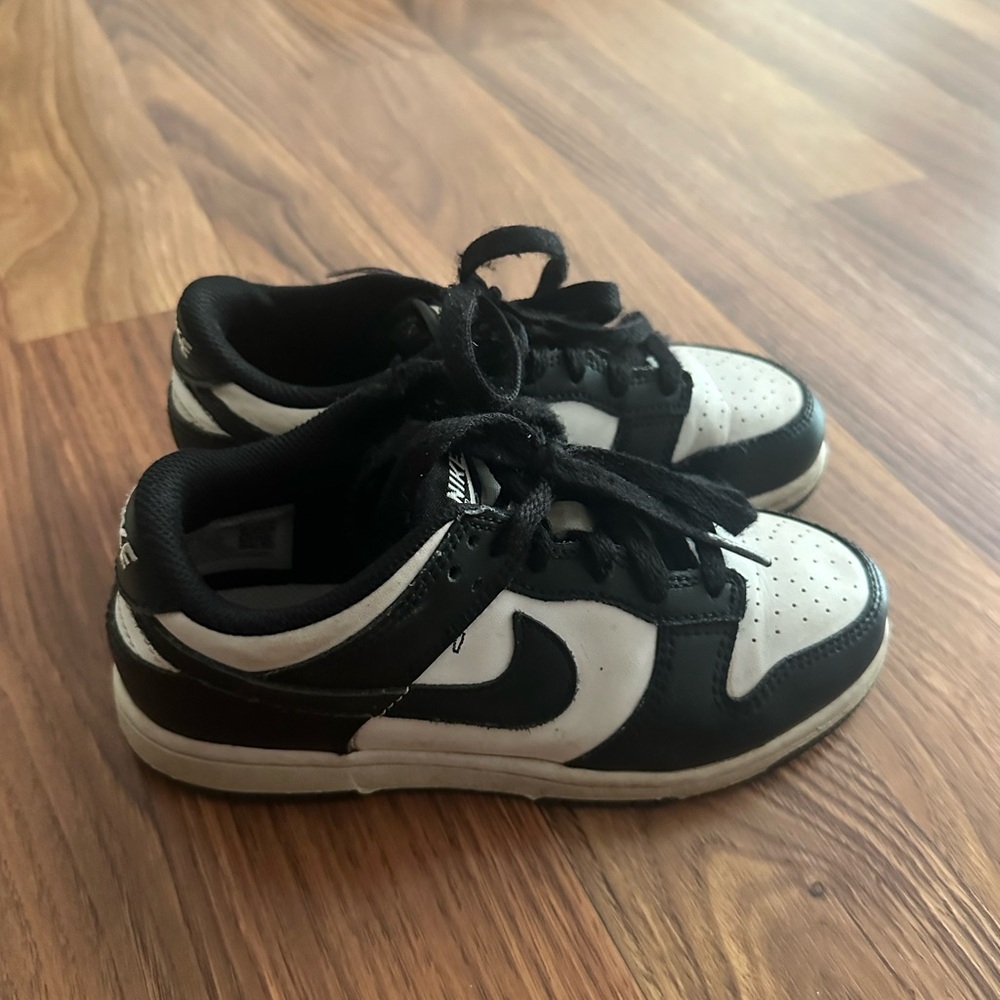 Nike Kids  Dunks Black and White Sneakers